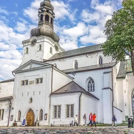 아파트 Away From Centre Near Kadriorg *