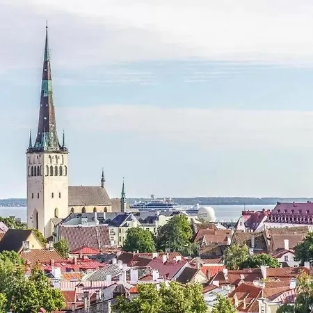 아파트 Away From Centre Near Kadriorg 탈린