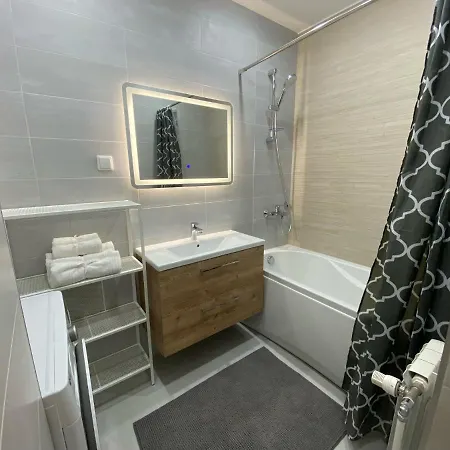 Away From Centre Near Kadriorg 아파트 *