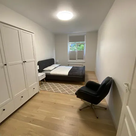 公寓 Away From Centre Near Kadriorg *