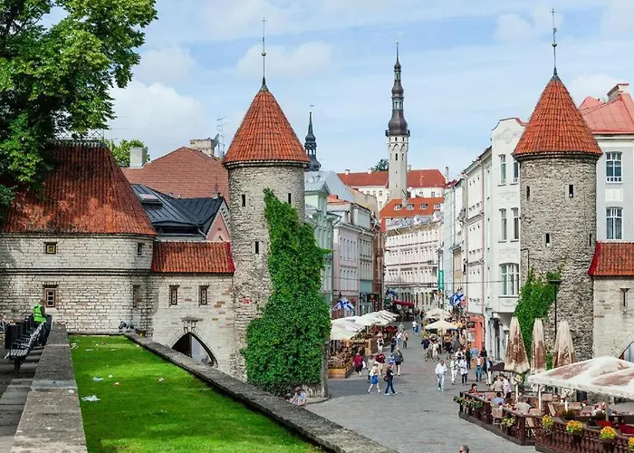 아파트 Away From Centre Near Kadriorg