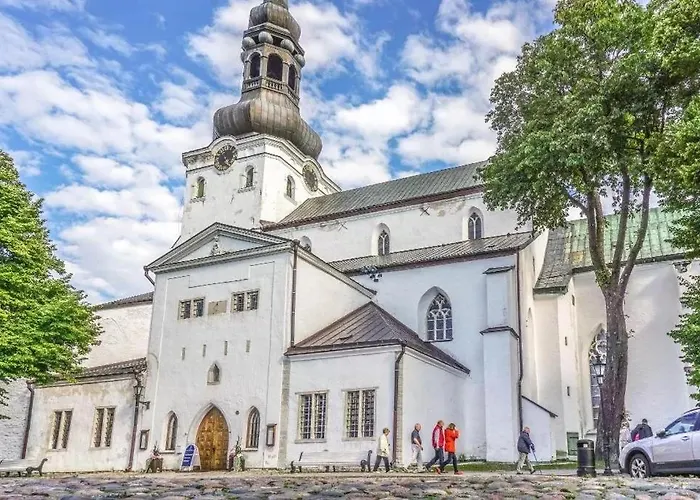 Korter Away From Centre Near Kadriorg *